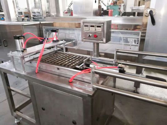 Ημιαυτόματη μηχανή για την παρασκευή γλυκών από ζελέ φρούτων με αυτόματη αποθέτηση γλυκών