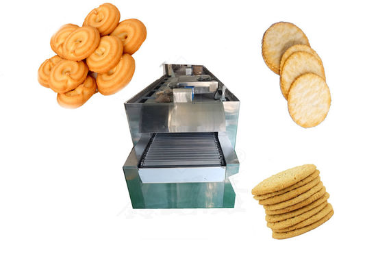 Μεσαίου μεγέθους φούρνος σήραγγας για τη μαγειρική μπισκότων και ομελέτες αυγών σε κατάστημα τροφίμων και ποτών