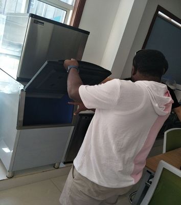 Μηχανή βιομηχανικής κατασκευής πάγου με ψύξη με νερό/αέρα Μεγάλη χωρητικότητα 36kg ημερησίως