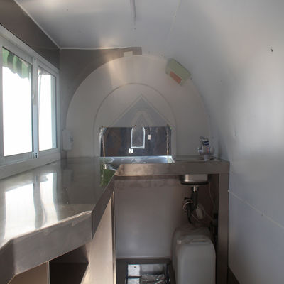 Απομονωμένο Hot Food Street Mobile Kitchen Trailer Η απόλυτη λύση για τα σνακ.