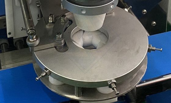 Μηχανή επένδυσης για παγωτό Mochi και ψωμί μπισκότα 1800*1000*1640mm 500 KG