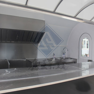 Εξωτερική οδική πώληση διπλών αξόνων Προσαρμοσμένο φορτηγό σνακ με εξοπλισμό