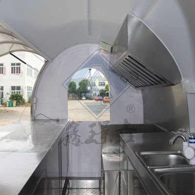 Εξωτερική οδική πώληση διπλών αξόνων Προσαρμοσμένο φορτηγό σνακ με εξοπλισμό