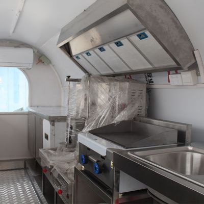 ΤΡΙΚΑ ΤΡΙΚΑ ΚΡΗΜΑ ΚΡΗΜΑ ΤΡΙΚΑ ΤΡΙΚΑ με εξοπλισμό τροφίμων και ποτών