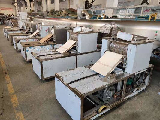 Ημιαυτόματη μηχανή παρασκευής μπισκότων για την παραγωγή μαλακών μπισκότων σε σνακ