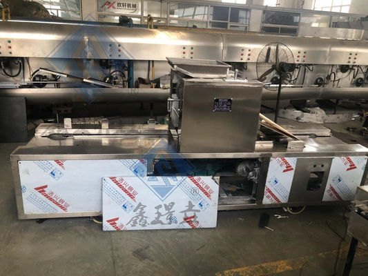 Εργασία μηχανών για την παρασκευή μπισκότων με πλήρως αυτόματη γραμμή παραγωγής