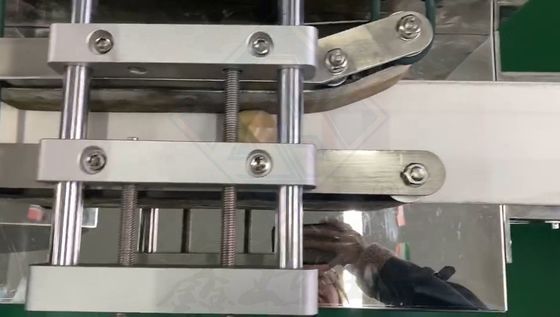 20-135pcs/min Εργασιακή ικανότητα Μηχανή ενσωμάτωσης για την παραγωγή πολυλειτουργικών μπισκότων