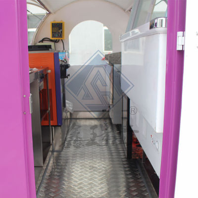 Μετακίνητο φορτηγό τροφίμων με ένα ή δύο άξονες με κάλυψη και εξατομικευμένο εξοπλισμό μαγειρικής