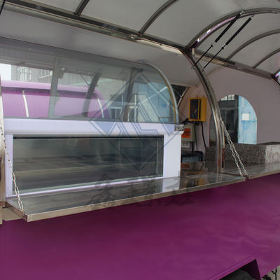 Μετακίνητο φορτηγό τροφίμων με ένα ή δύο άξονες με κάλυψη και εξατομικευμένο εξοπλισμό μαγειρικής