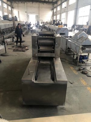 Υψηλή παραγωγικότητα Βιομηχανική 100kgs / h Αλμυρές μηχανή μπισκότα μηχανή μπισκότο 220V / 380v